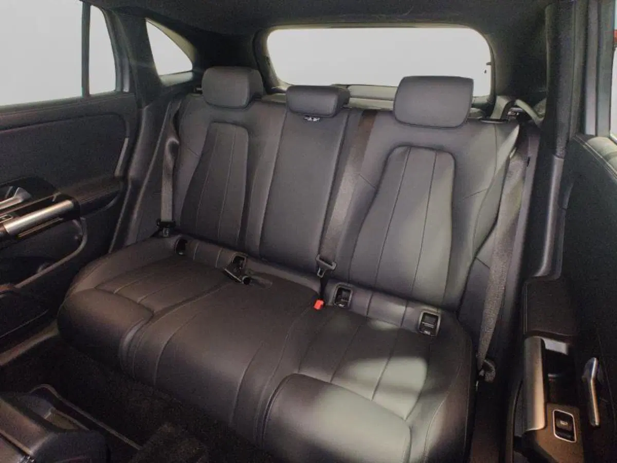 Mercedes-Benz GLA SUV usata a Genova (10)