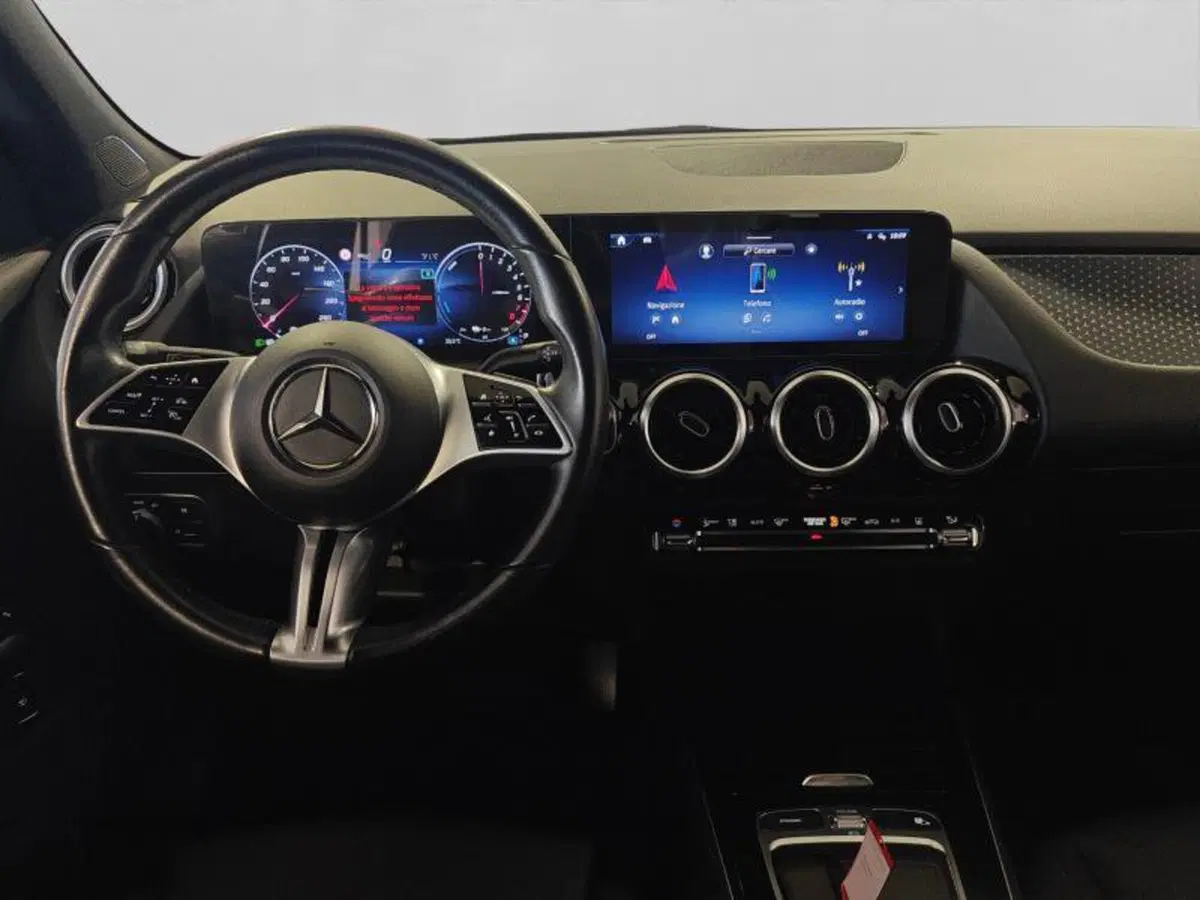 Mercedes-Benz GLA SUV usata a Genova (11)