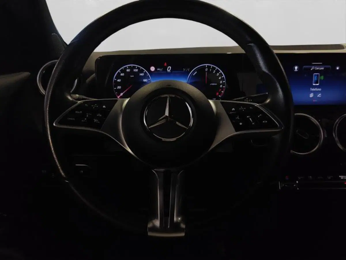 Mercedes-Benz GLA SUV usata a Genova (14)