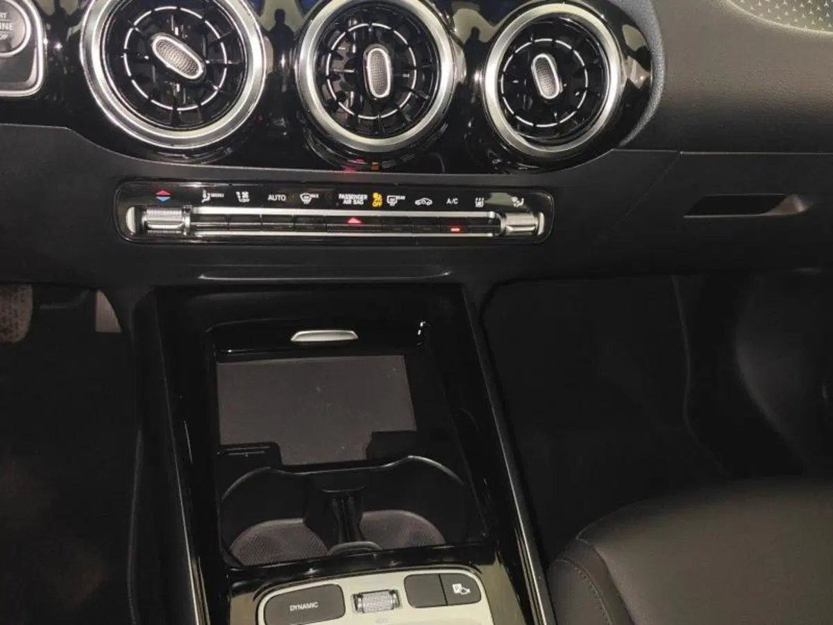 Mercedes-Benz GLA SUV usata a Genova (16)