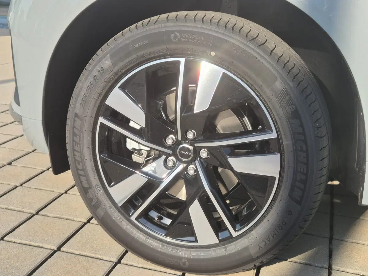 Volvo XC60 nuova a Como (10)