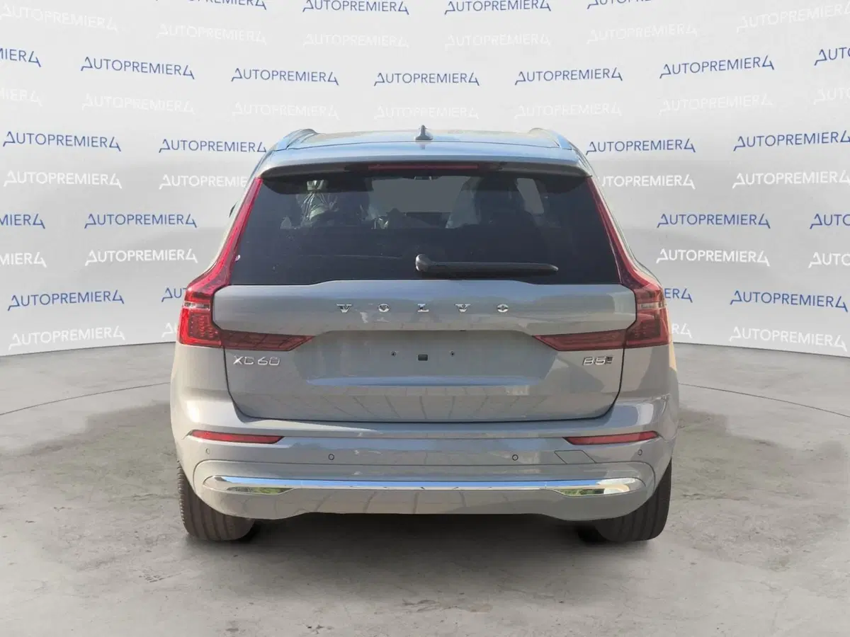 Volvo XC60 nuova a Como (4)