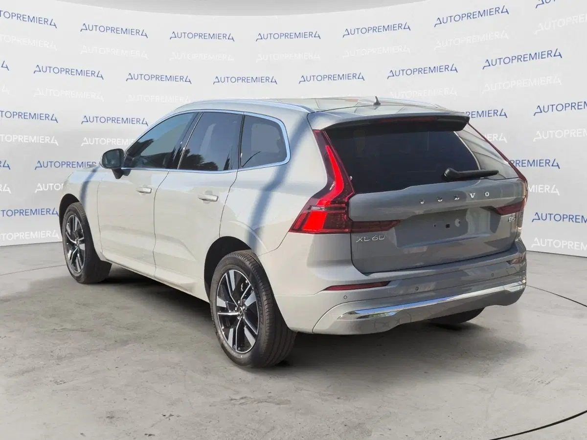 Volvo XC60 nuova a Como (5)