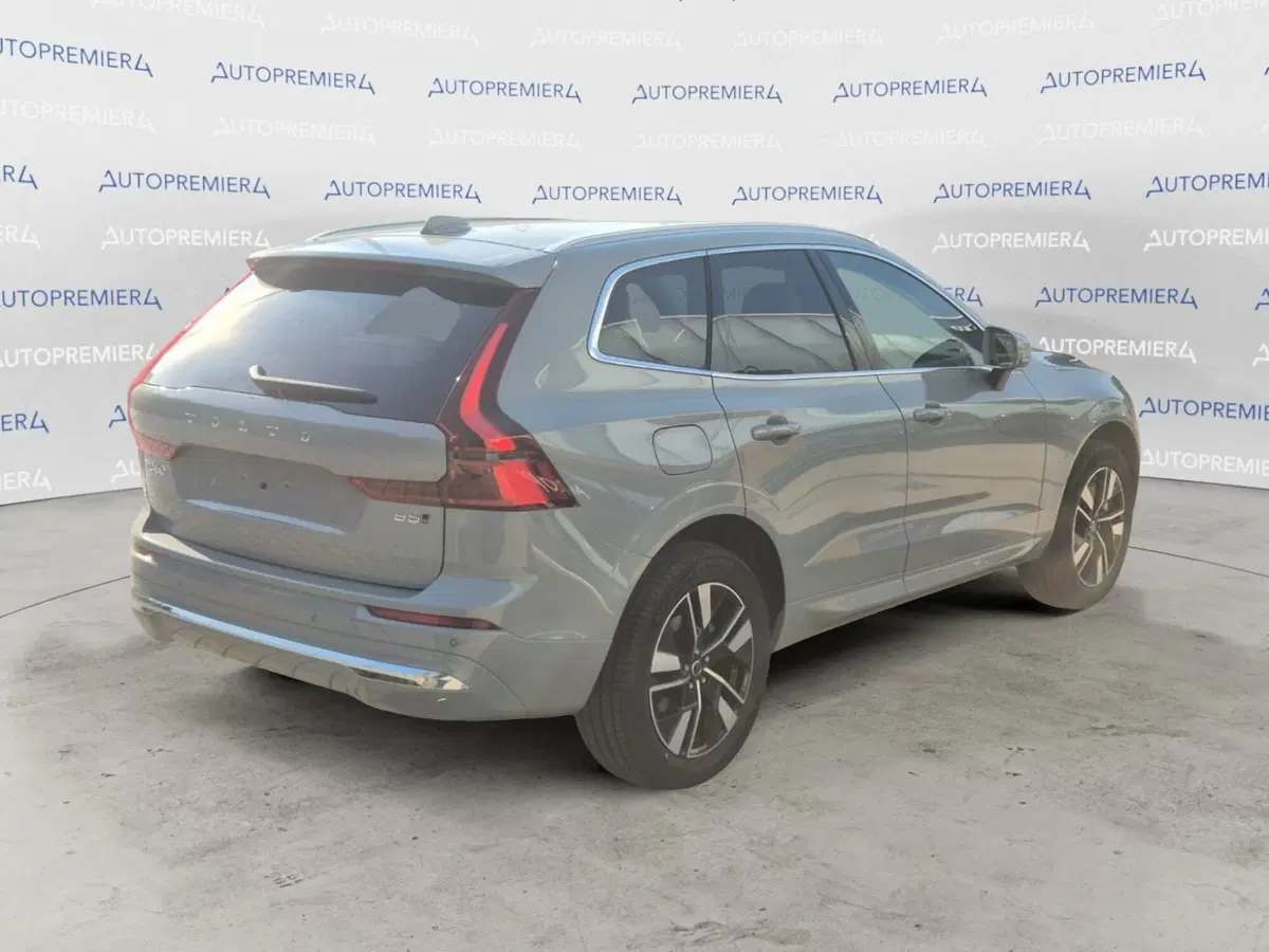 Volvo XC60 nuova a Como (6)