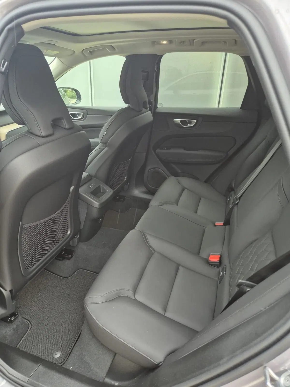 Volvo XC60 nuova a Como (9)