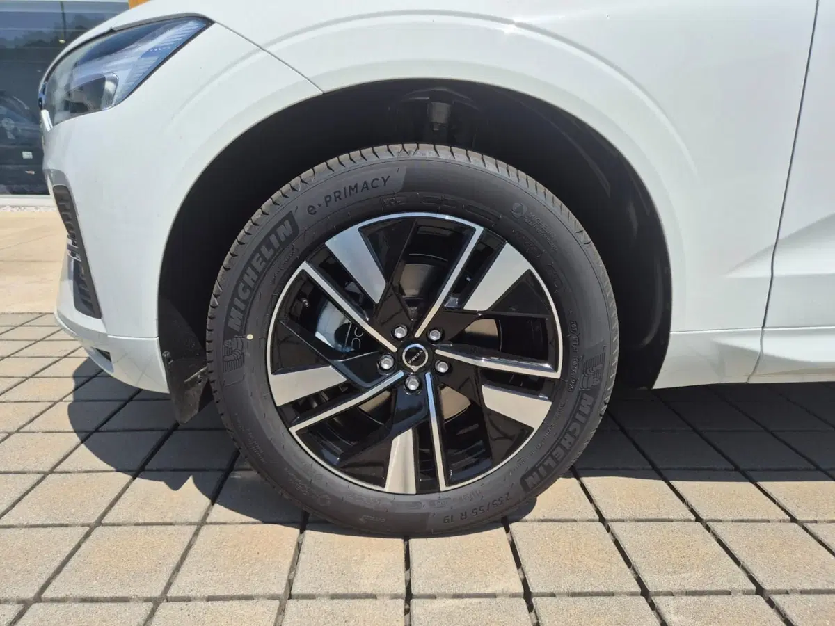 Volvo XC60 nuova a Como (11)