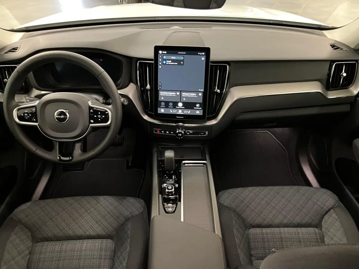 Volvo XC60 nuova a Como (8)