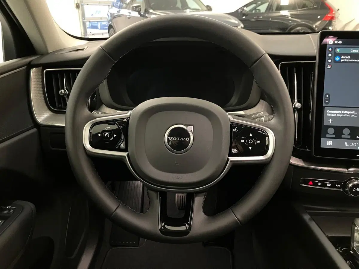 Volvo XC60 nuova a Como (9)