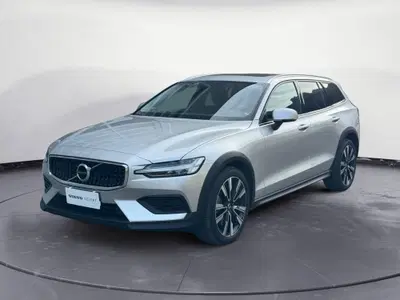 Volvo V60 Cross Country B5 AWD Geartronic Business Pro Line del 2021 usata a Como