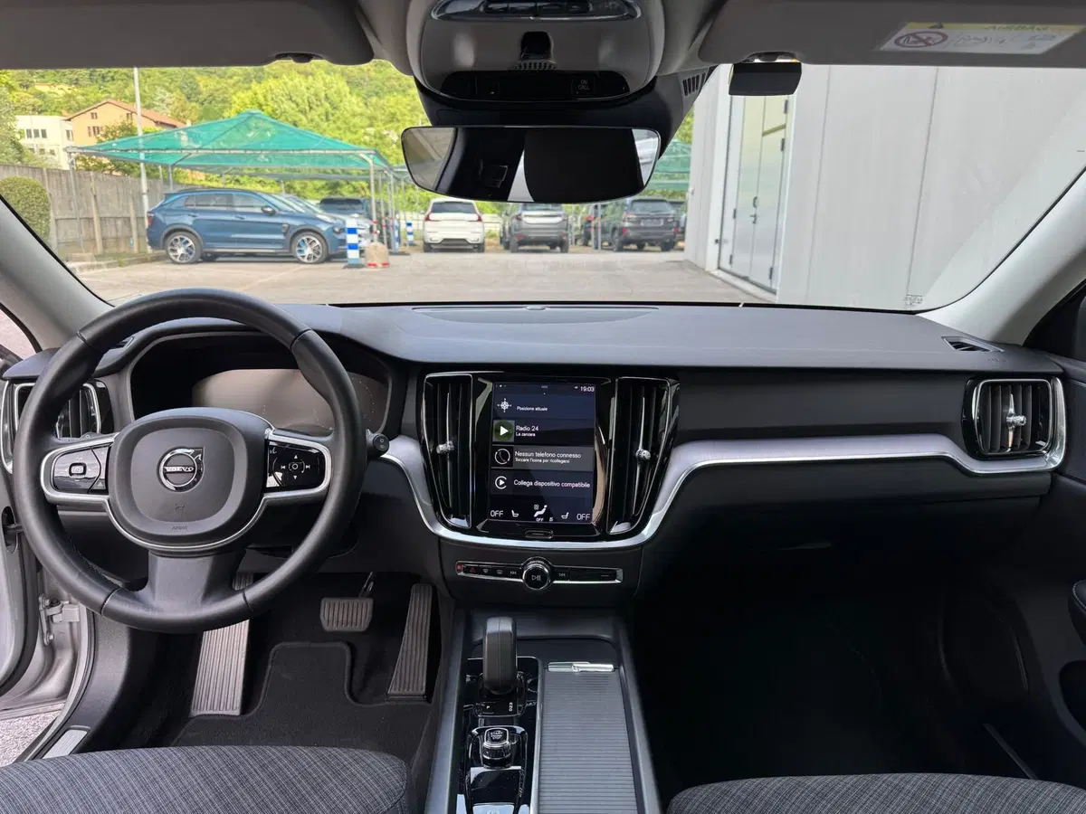 Volvo V60 Cross Country usata a Como (10)