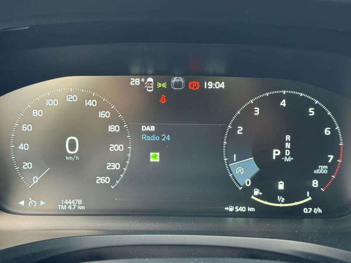 Volvo V60 Cross Country usata a Como (8)