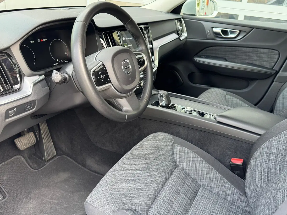 Volvo V60 Cross Country usata a Como (9)