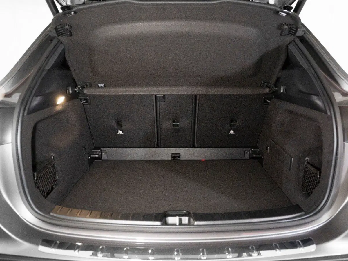 Mercedes-Benz GLA SUV nuova a Macerata (10)