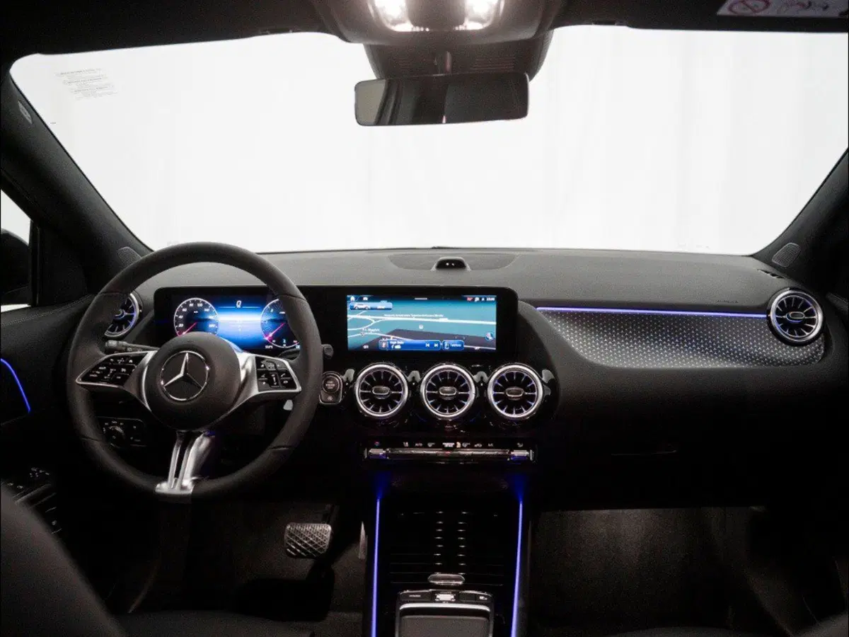 Mercedes-Benz GLA SUV nuova a Macerata (15)
