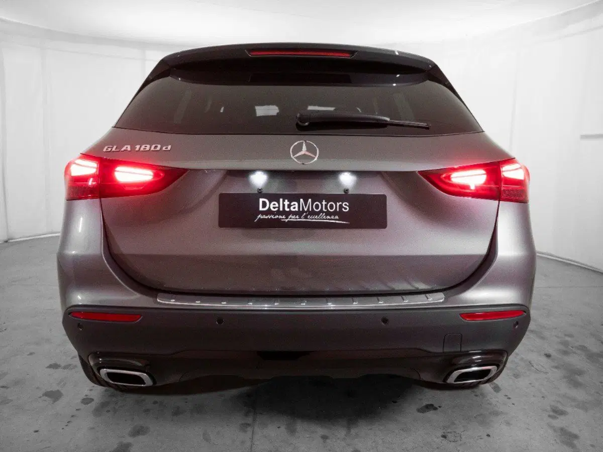 Mercedes-Benz GLA SUV nuova a Macerata (3)