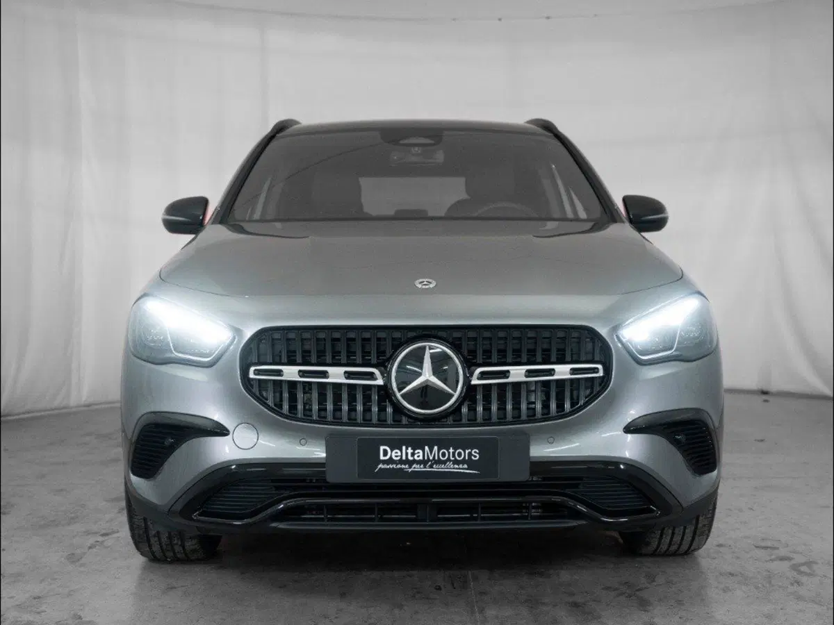 Mercedes-Benz GLA SUV nuova a Macerata (5)