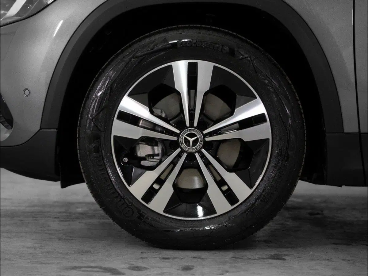 Mercedes-Benz GLA SUV nuova a Macerata (7)