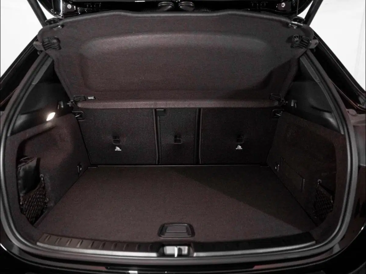 Mercedes-Benz GLA SUV nuova a Macerata (10)