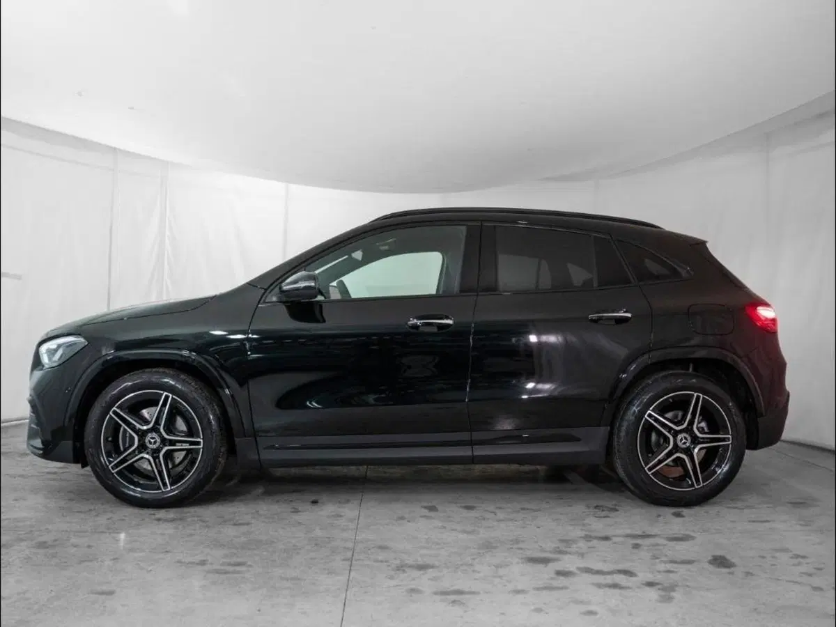 Mercedes-Benz GLA SUV nuova a Macerata (2)