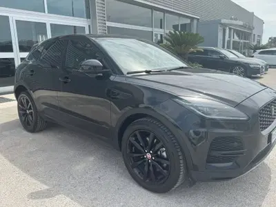 Jaguar E-Pace 2.0D I4 163 CV AWD Auto R-Dynamic Black del 2022 usata a Pratola Serra