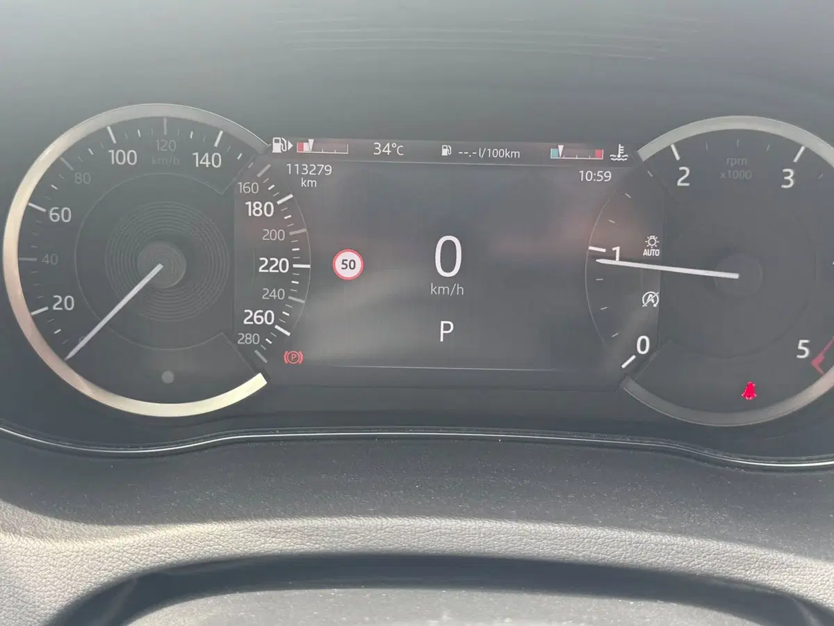 Jaguar E-Pace usata a Avellino (11)