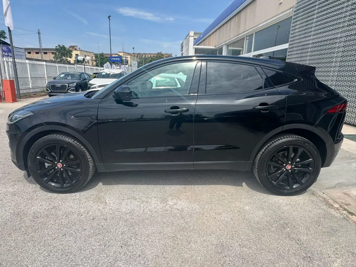 Jaguar E-Pace usata a Avellino (12)