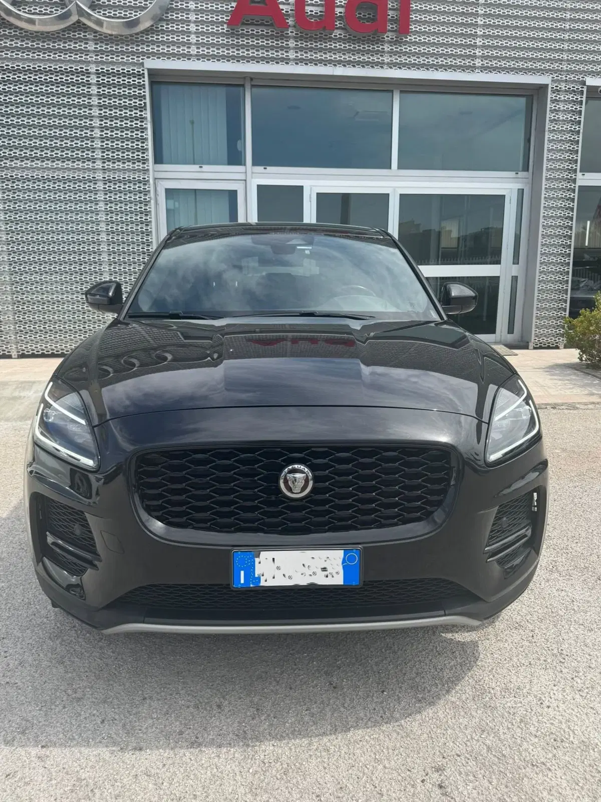 Jaguar E-Pace usata a Avellino (3)