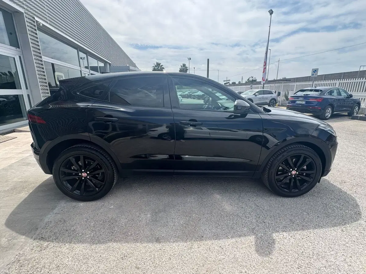 Jaguar E-Pace usata a Avellino (6)