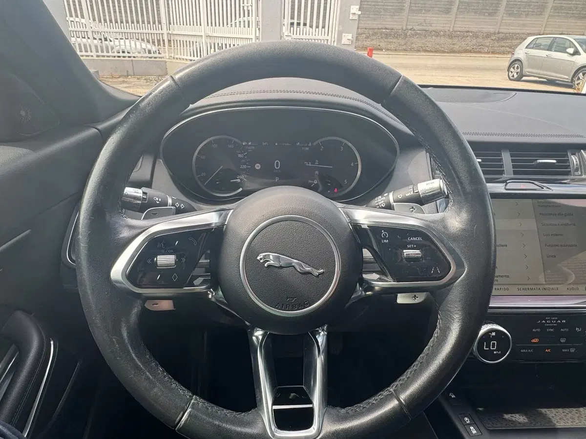 Jaguar E-Pace usata a Avellino (7)