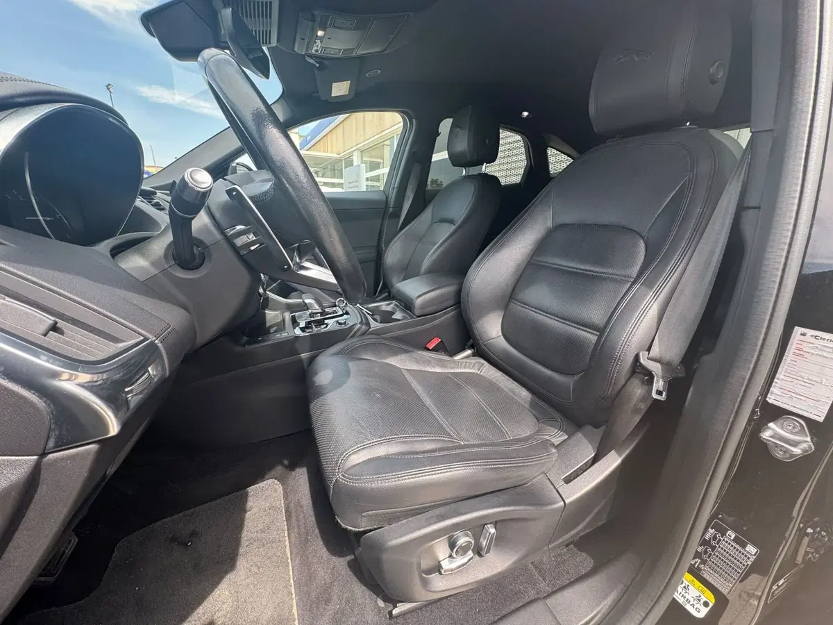 Jaguar E-Pace usata a Avellino (9)