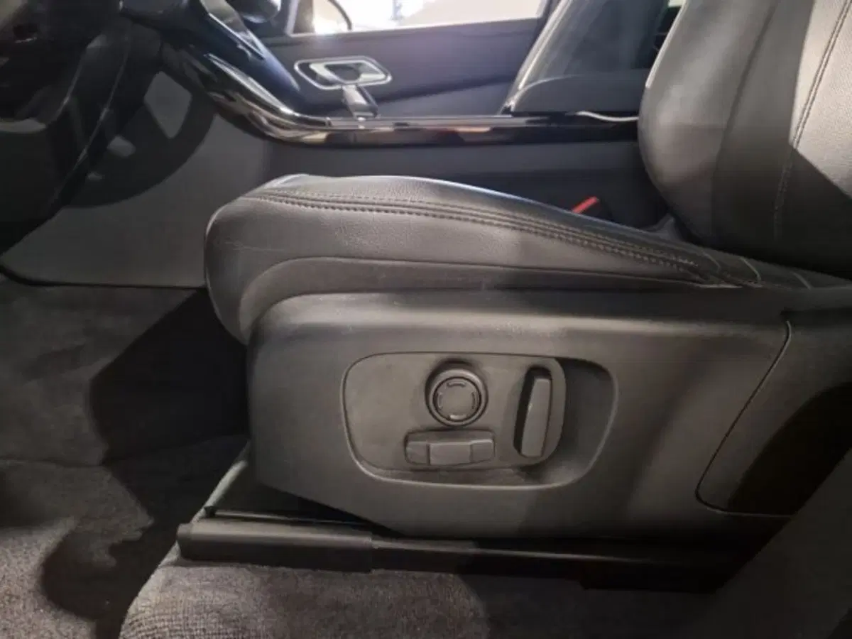 Land Rover Range Rover Velar usata a Livorno (19)
