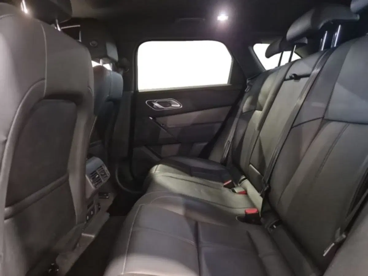Land Rover Range Rover Velar usata a Livorno (5)