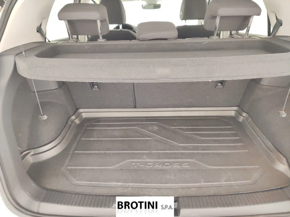 Volkswagen T-Cross usata a Massa-Carrara (15)