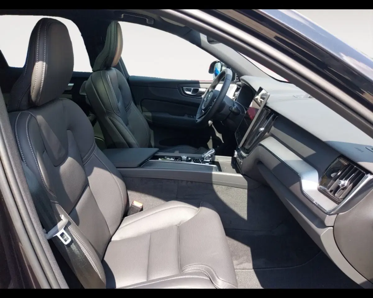 Volvo XC60 nuova a Bologna (14)