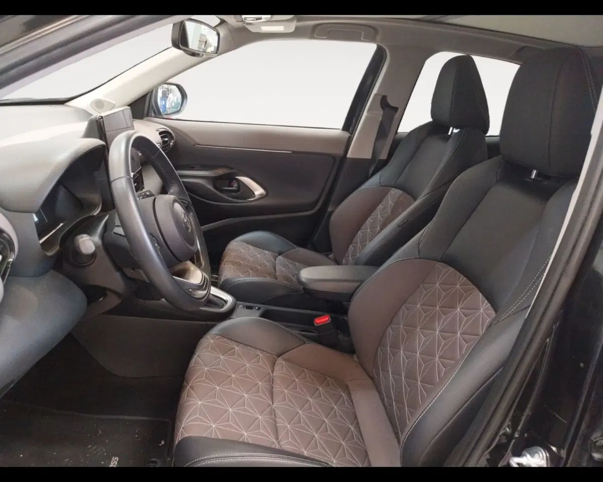 Toyota Yaris Cross usata a Forlì-Cesena (9)