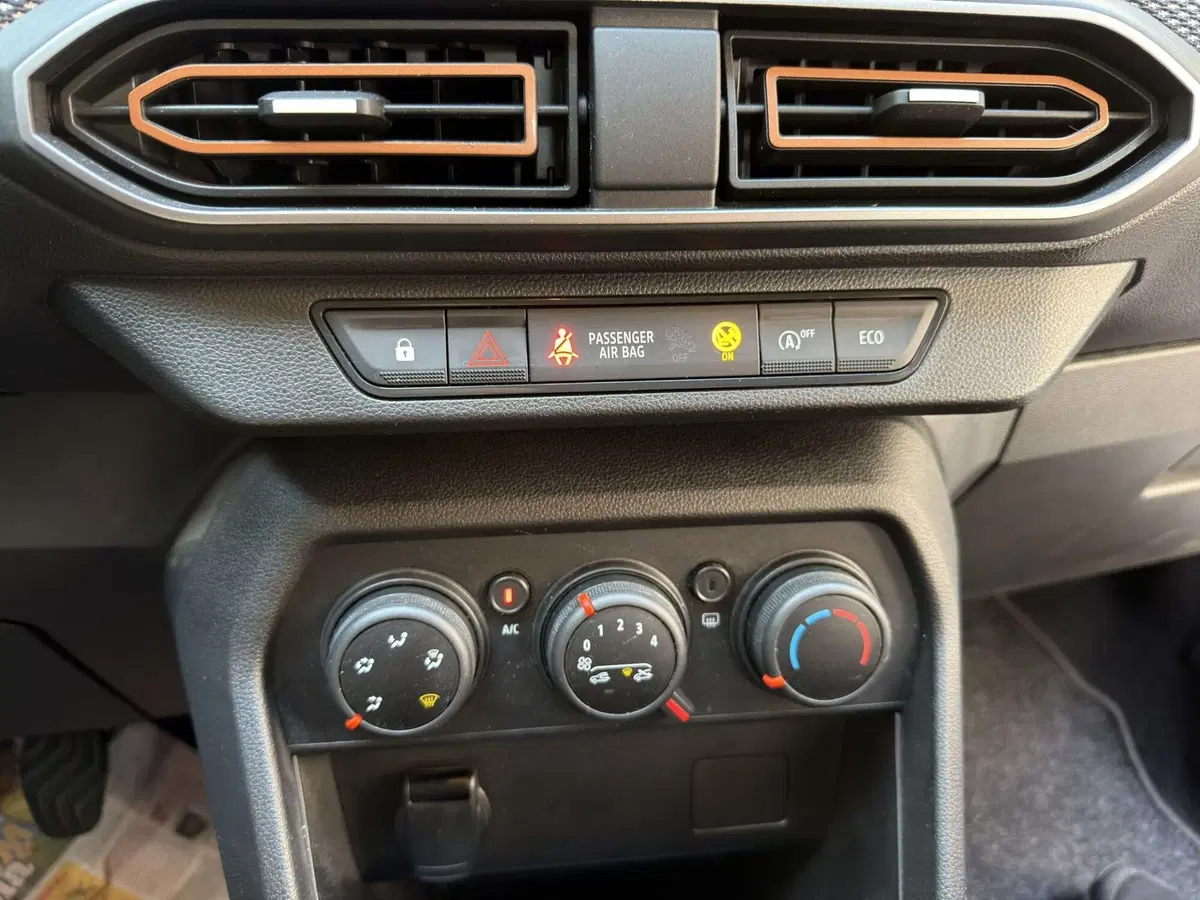 Dacia Sandero usata a Milano (12)
