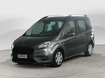 Ford Tourneo Courier 1.5 TDCI 75 CV Plus del 2018 usata a Cuneo