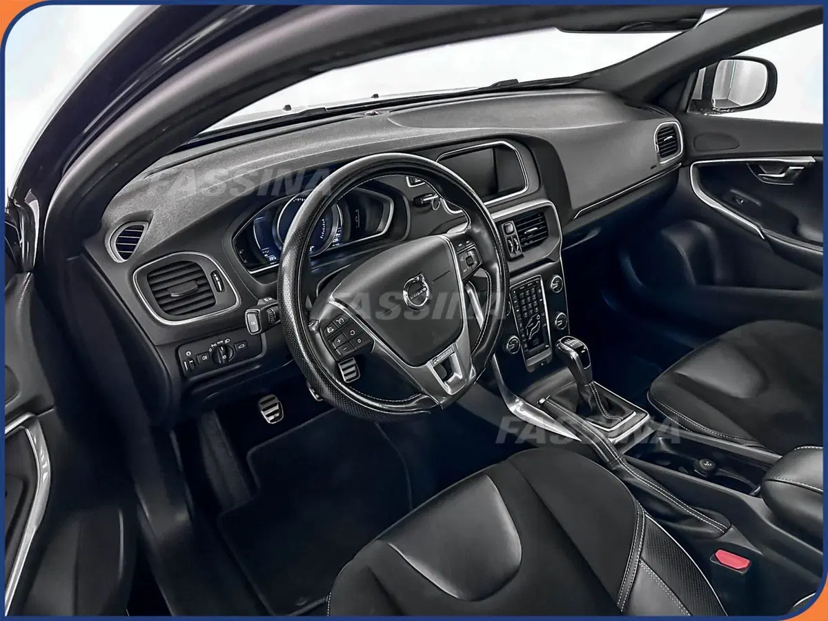 Volvo V40 usata a Milano (9)