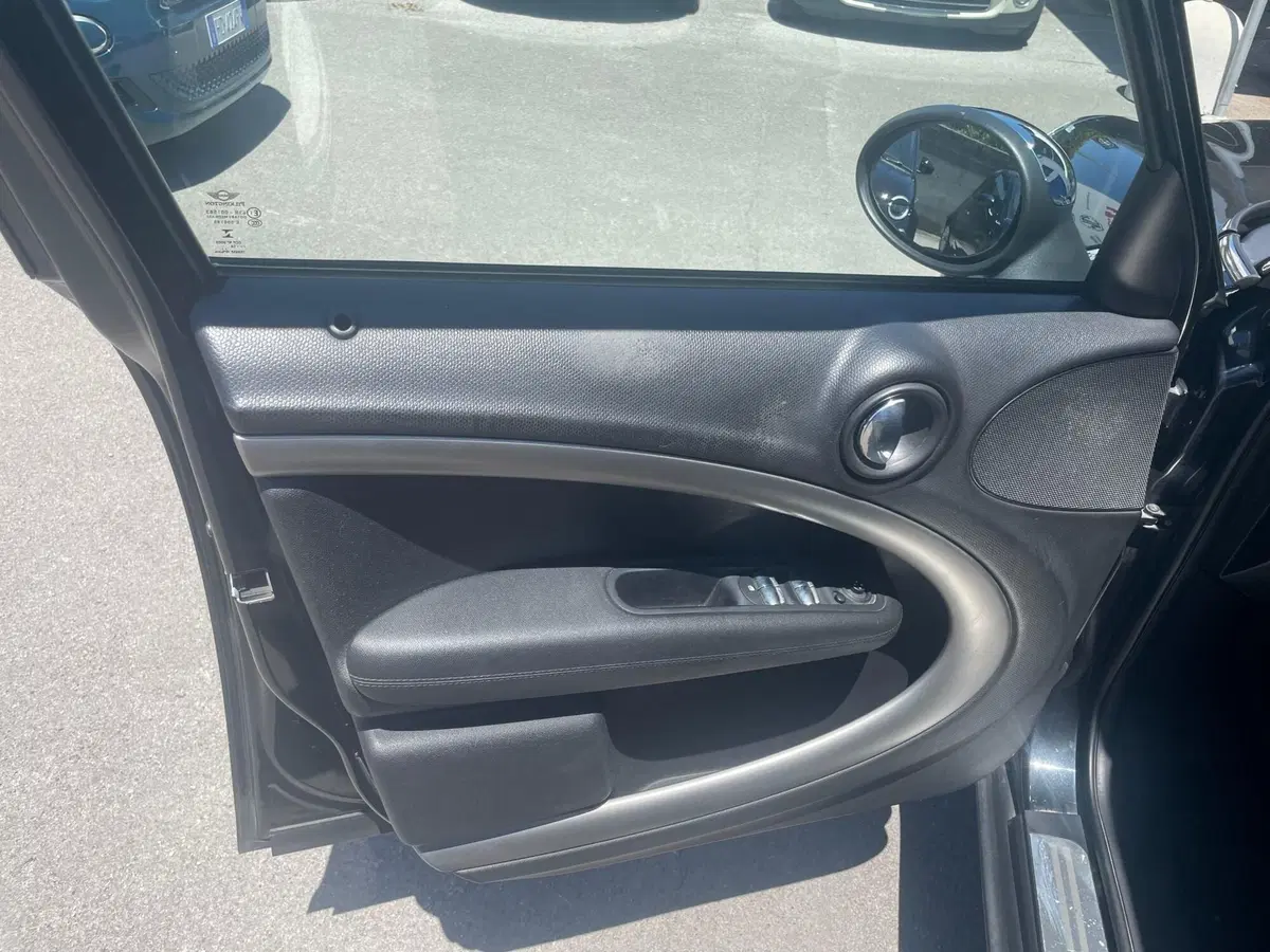 MINI Mini Countryman usata a Lucca (8)