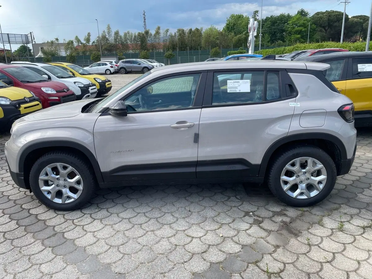 Jeep Avenger nuova a Lucca (7)