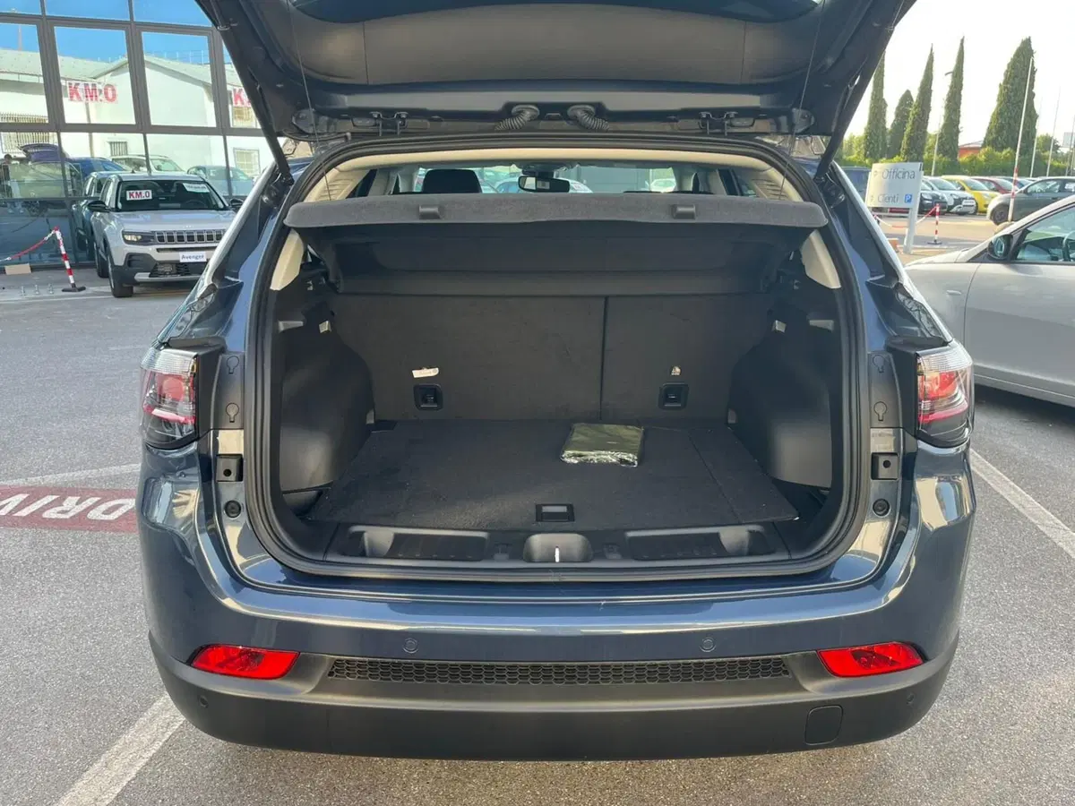Jeep Compass nuova a Lucca (14)