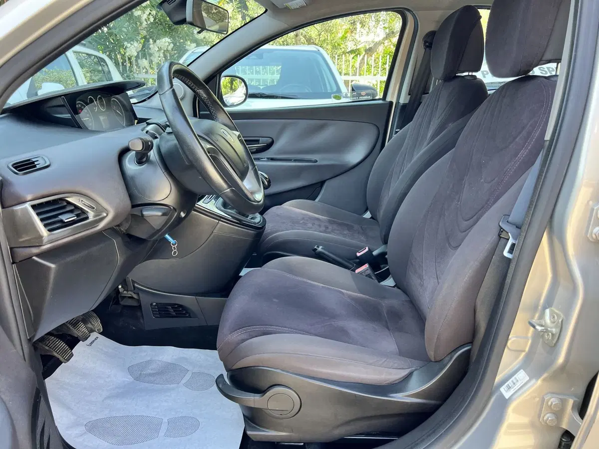 Lancia Ypsilon usata a Chieti (10)