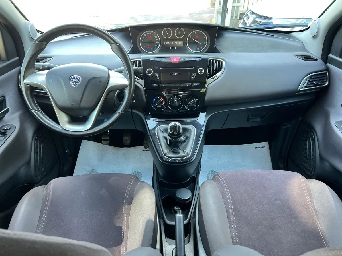 Lancia Ypsilon usata a Chieti (11)