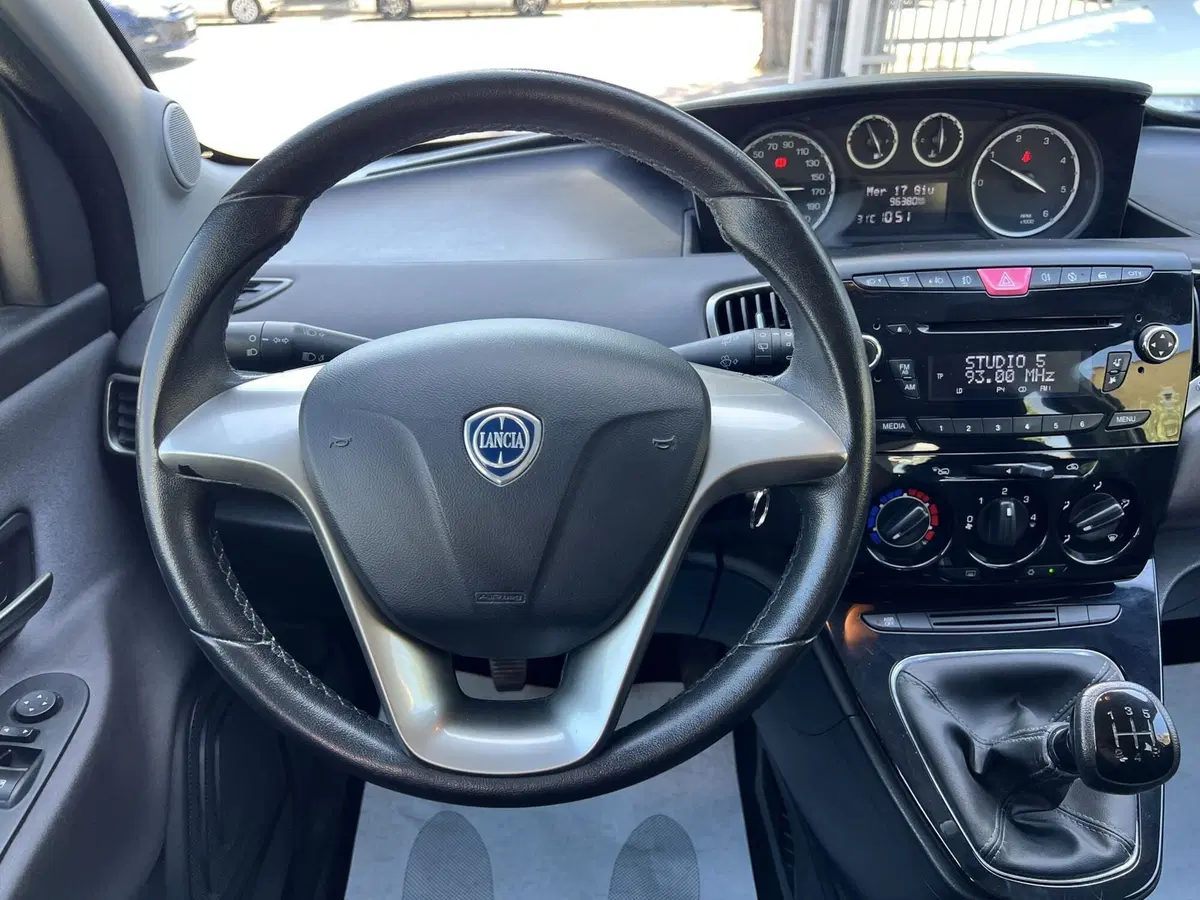Lancia Ypsilon usata a Chieti (12)