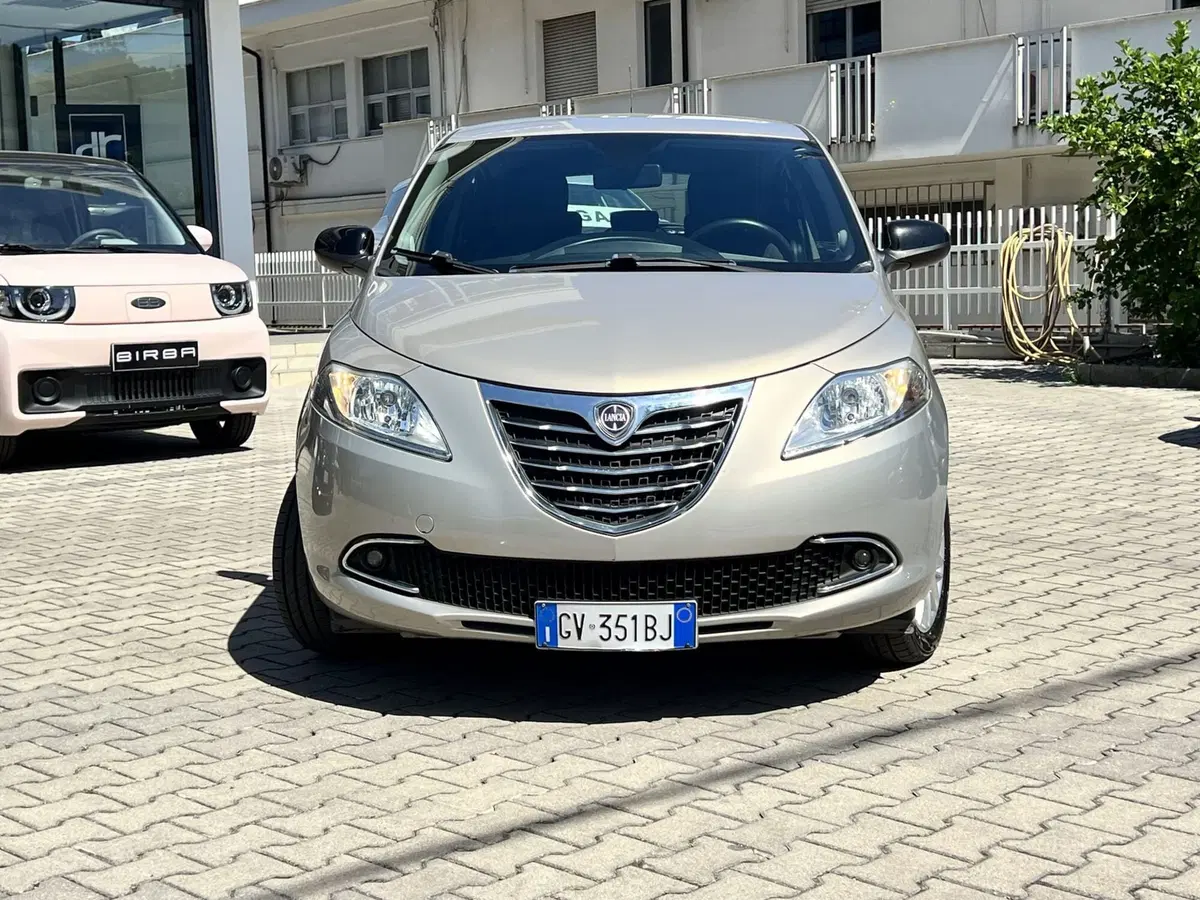 Lancia Ypsilon usata a Chieti (2)