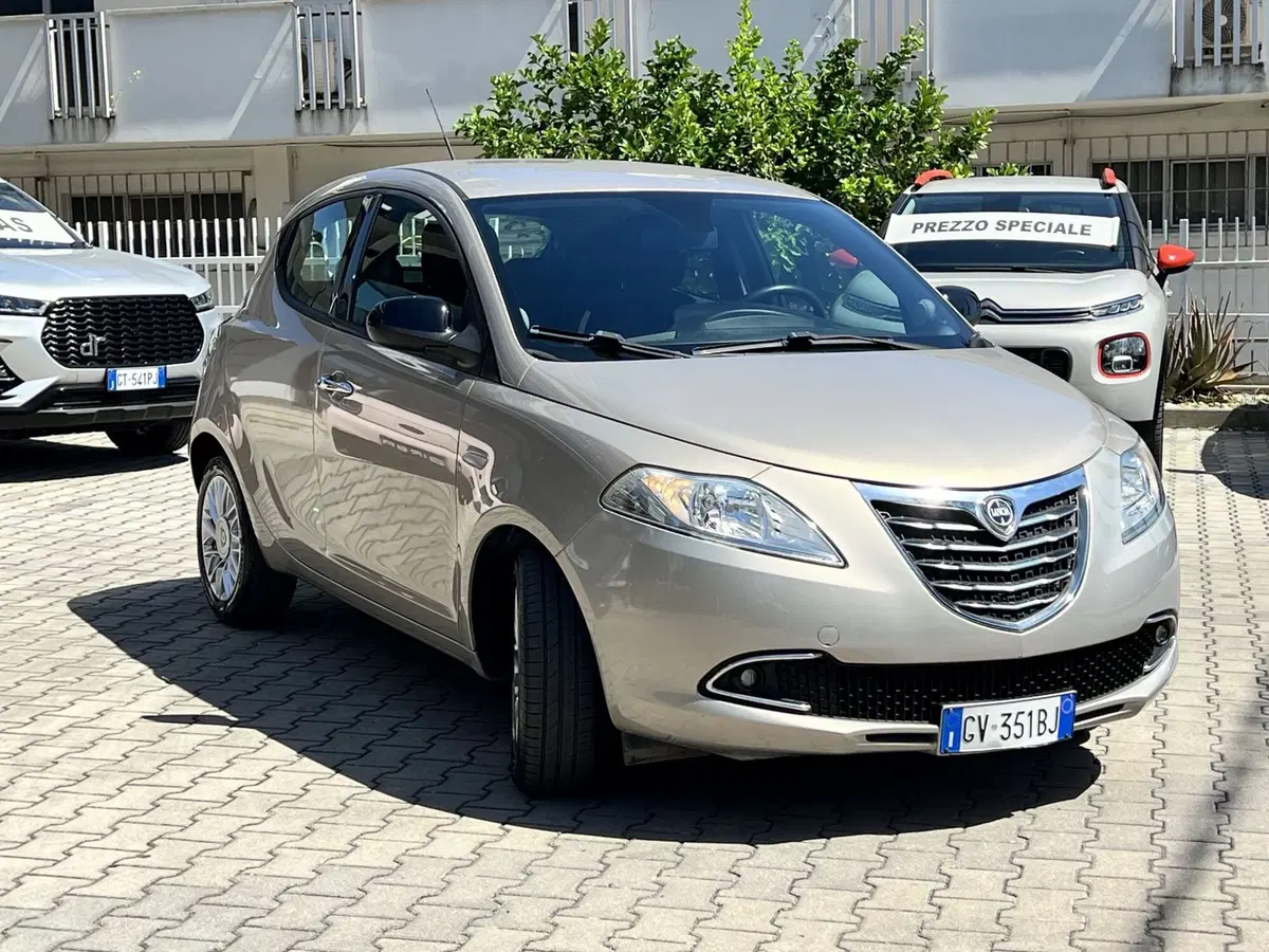Lancia Ypsilon usata a Chieti (3)