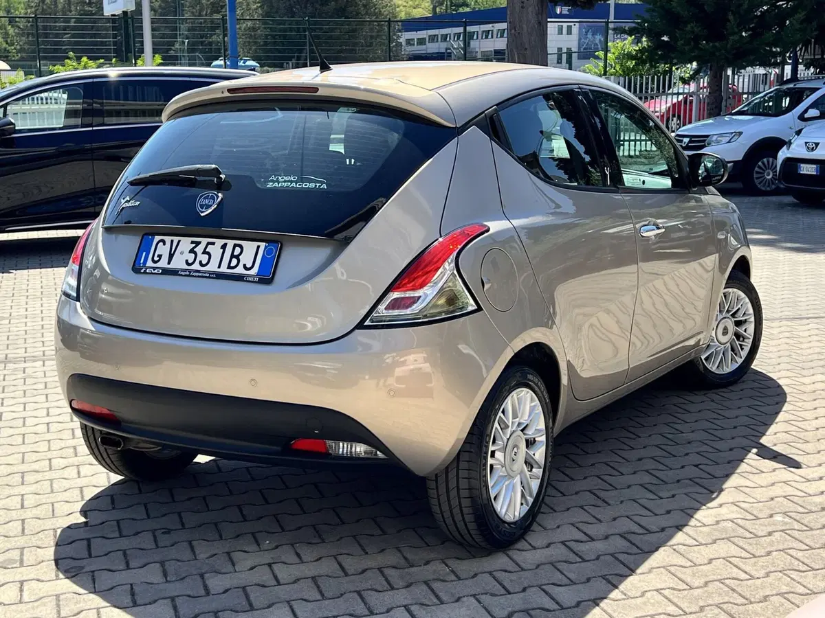 Lancia Ypsilon usata a Chieti (4)