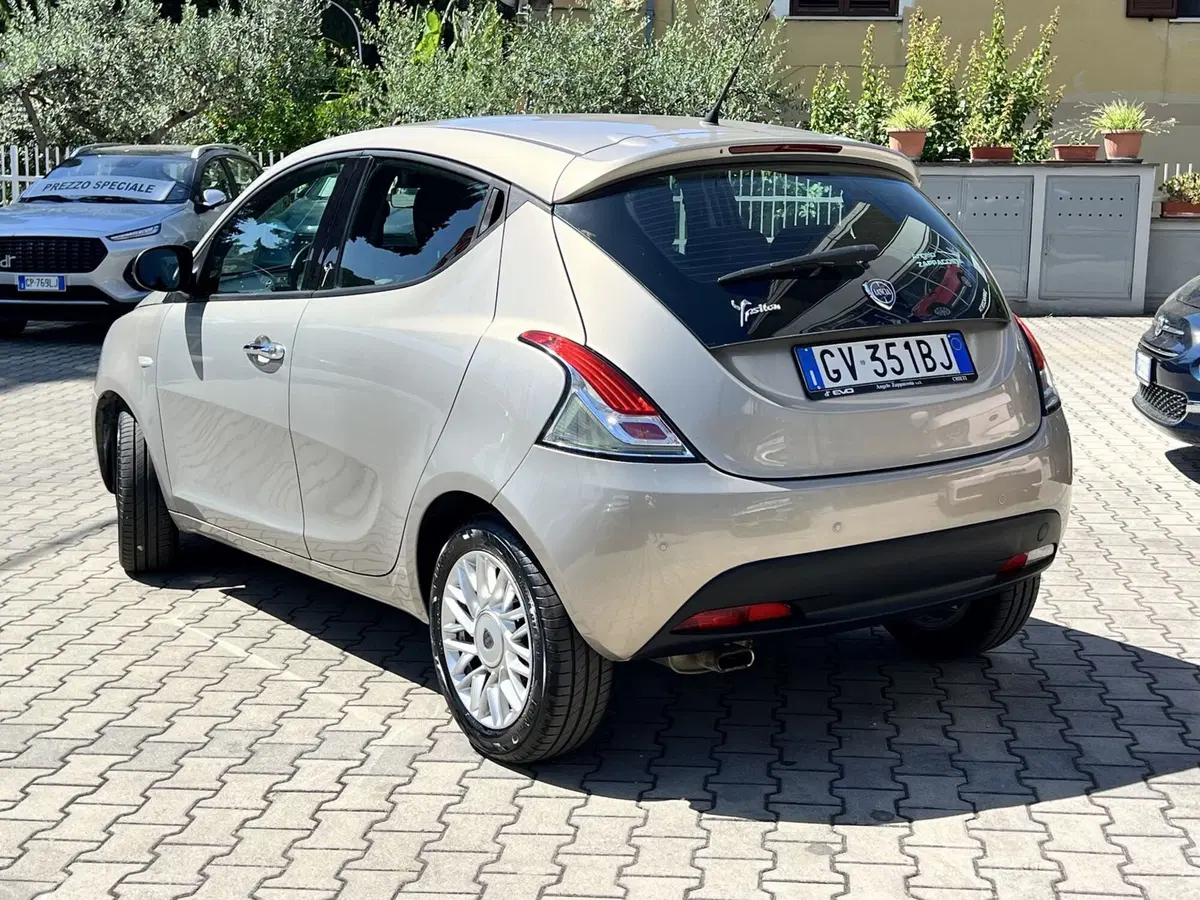 Lancia Ypsilon usata a Chieti (5)