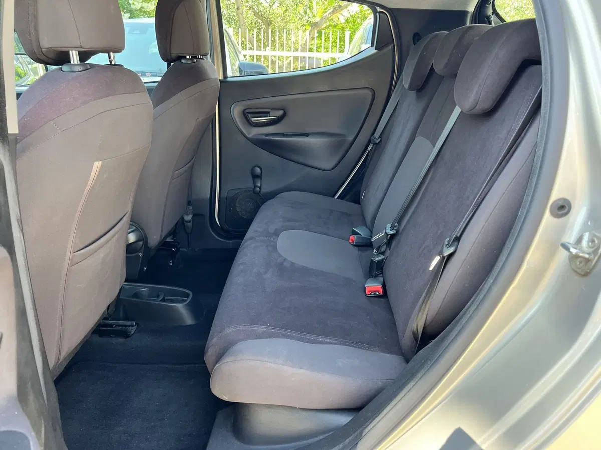 Lancia Ypsilon usata a Chieti (9)
