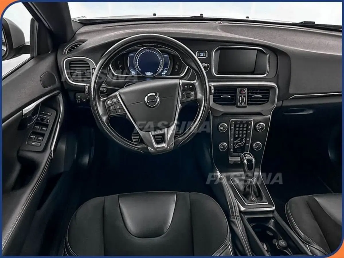 Volvo V40 usata a Milano (11)